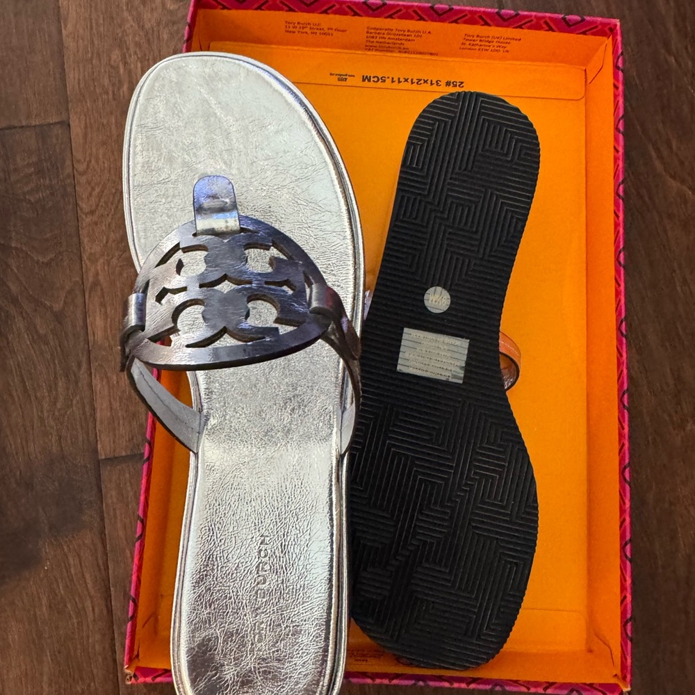 Tory Burch Metallic Silver Slide - Picture 2 of 5